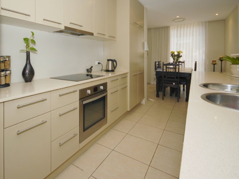 1/5 Miami Key, Broadbeach Waters QLD 4218