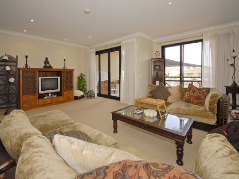 1/5 Miami Key, Broadbeach Waters QLD 4218