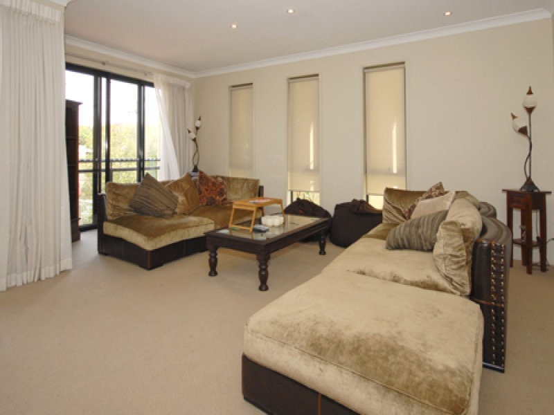1/5 Miami Key, Broadbeach Waters QLD 4218