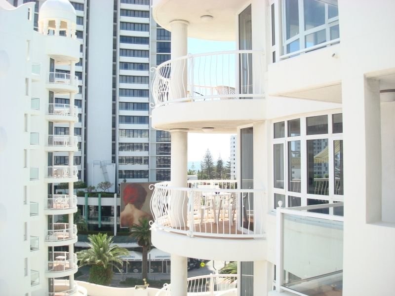 Unit 1602/2426 Queensland Avenue (The Phoenician), Broadbeach QLD 4218