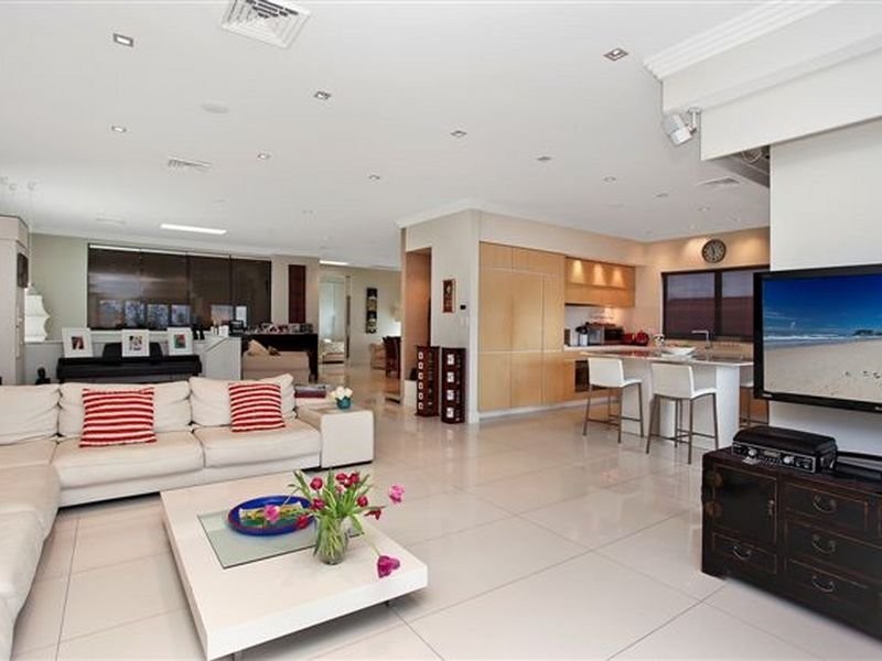 2/30 Albatross Avenue, Mermaid Beach QLD 4218