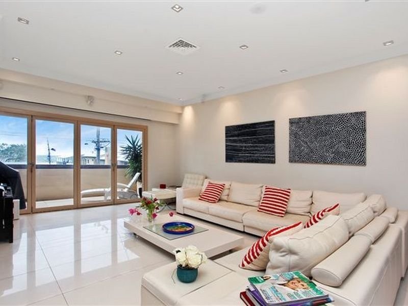 2/30 Albatross Avenue, Mermaid Beach QLD 4218