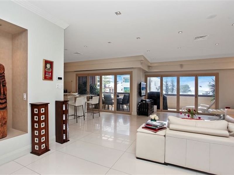 2/30 Albatross Avenue, Mermaid Beach QLD 4218