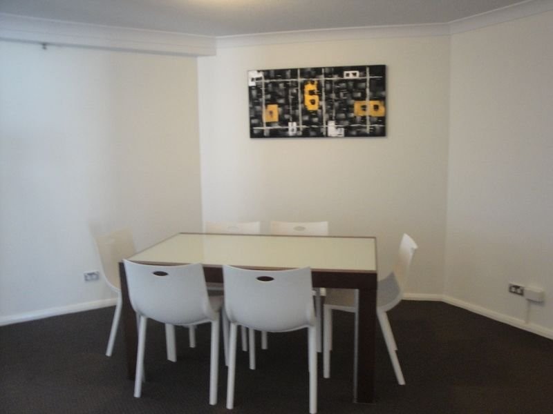 15 Victoria Avenue (Victoria Square), Broadbeach QLD 4218