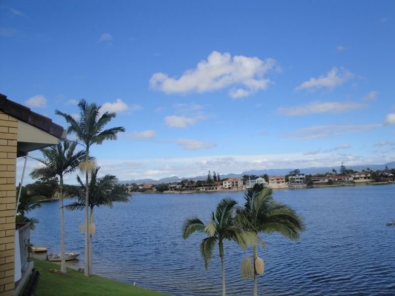 29 Duet Drive, Mermaid Waters QLD 4218