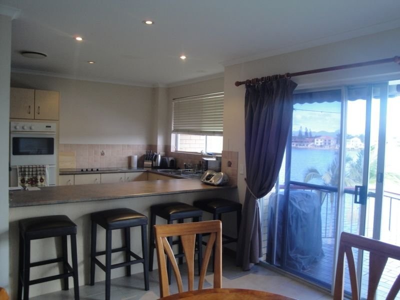 29 Duet Drive, Mermaid Waters QLD 4218