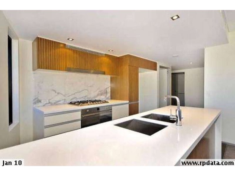 6 The Esplanade, Burleigh Heads QLD 4220