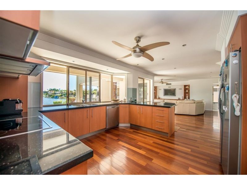 7 Clipper Boulevard, Clear Island Waters QLD 4226