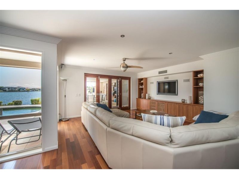 7 Clipper Boulevard, Clear Island Waters QLD 4226