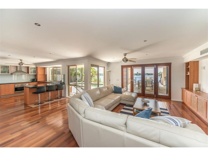 7 Clipper Boulevard, Clear Island Waters QLD 4226