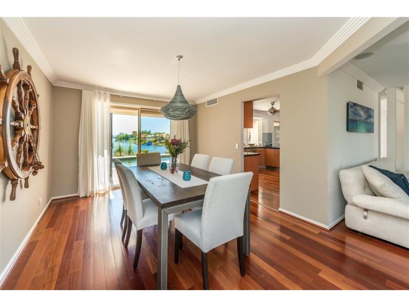 7 Clipper Boulevard, Clear Island Waters QLD 4226