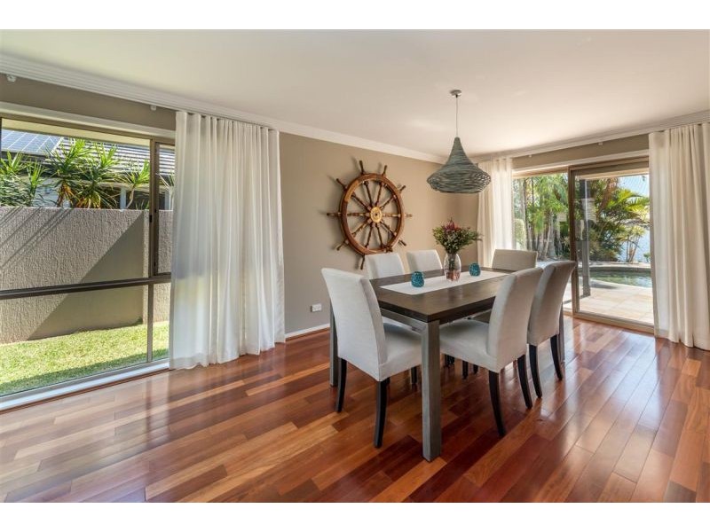 7 Clipper Boulevard, Clear Island Waters QLD 4226