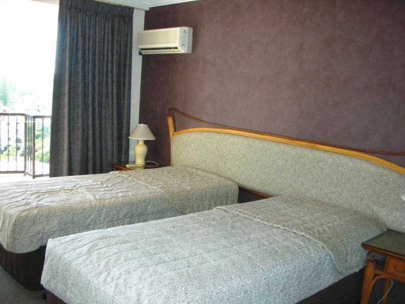 909/9 Beach Parade, Surfers Paradise QLD 4217