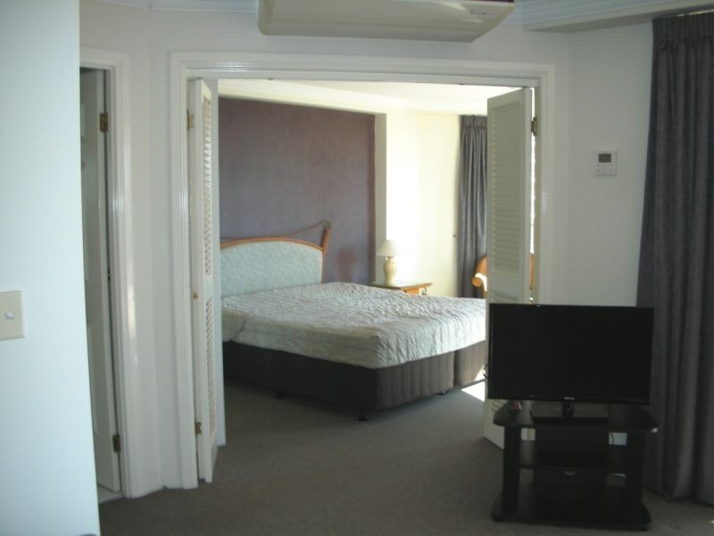 909/9 Beach Parade, Surfers Paradise QLD 4217