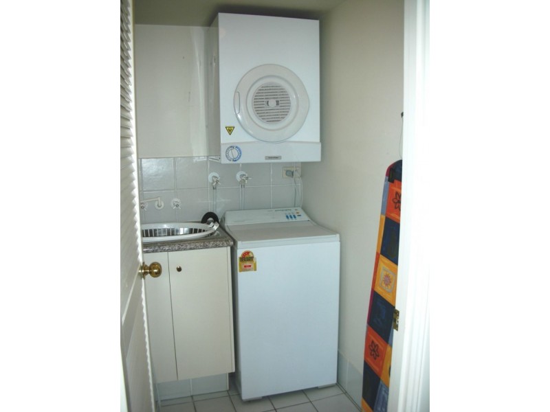 909/9 Beach Parade, Surfers Paradise QLD 4217