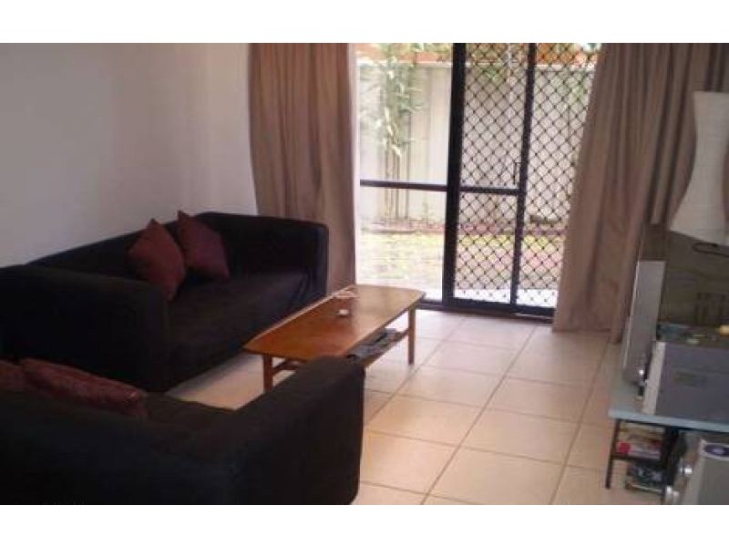 2/23 Britannia Avenue, Broadbeach QLD 4218