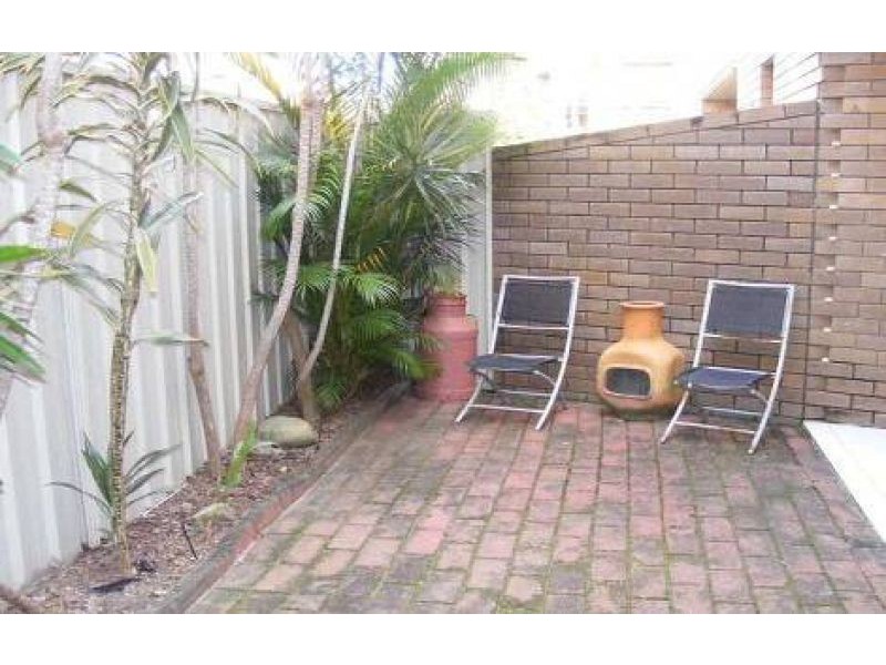 2/23 Britannia Avenue, Broadbeach QLD 4218