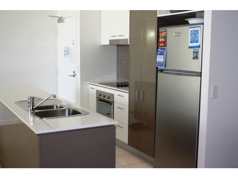 2010/33 T.E Peters Drive, Broadbeach Waters QLD 4218