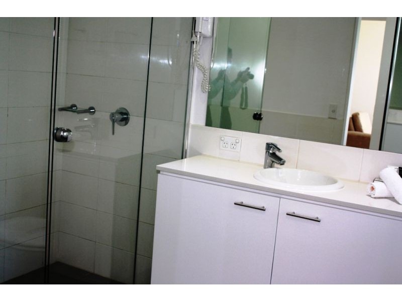 2010/33 T.E Peters Drive, Broadbeach Waters QLD 4218