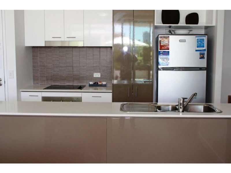 2010/33 T.E Peters Drive, Broadbeach Waters QLD 4218