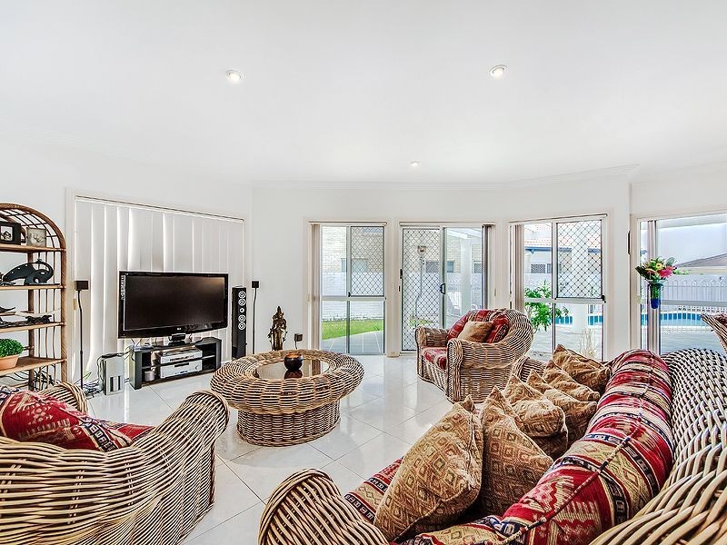 1 Cutwater Close, Clear Island Waters QLD 4226