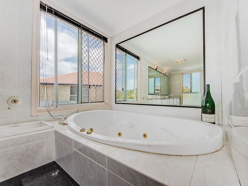 1 Cutwater Close, Clear Island Waters QLD 4226