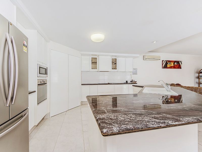 1 Cutwater Close, Clear Island Waters QLD 4226