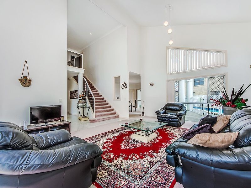 1 Cutwater Close, Clear Island Waters QLD 4226