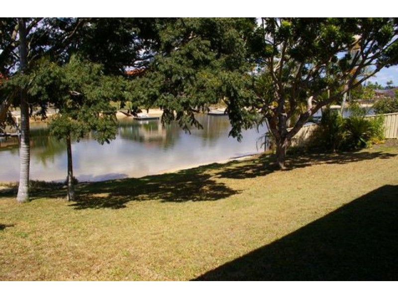 4 Coobowie Street, Broadbeach Waters QLD 4218