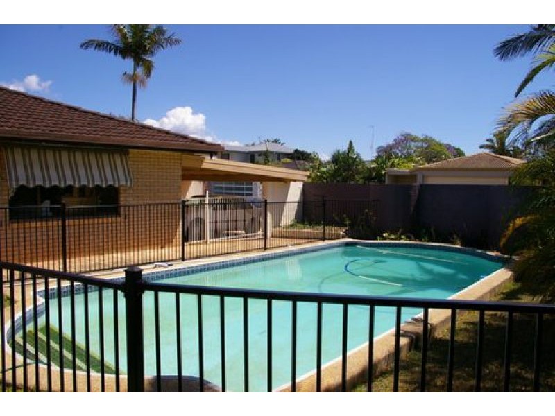 4 Coobowie Street, Broadbeach Waters QLD 4218