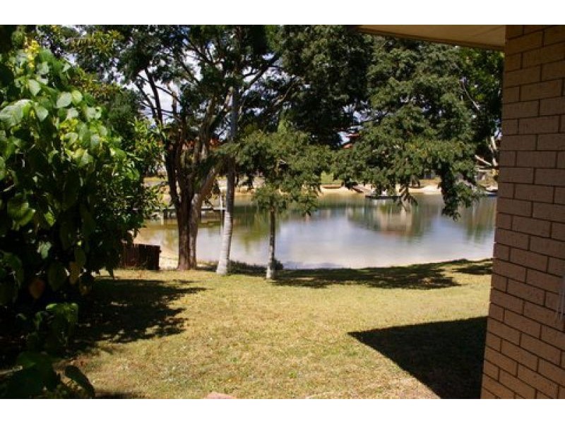 4 Coobowie Street, Broadbeach Waters QLD 4218