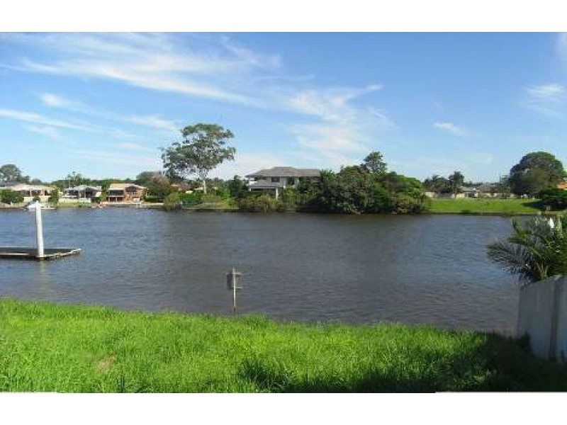 147 Sir Bruce Small Boulevard, Benowa QLD 4217