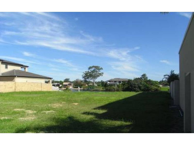 147 Sir Bruce Small Boulevard, Benowa QLD 4217