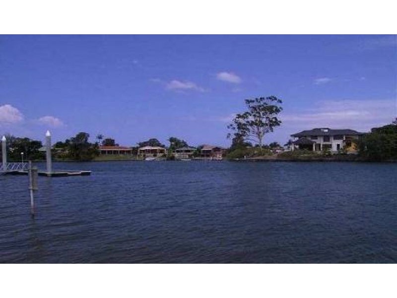 147 Sir Bruce Small Boulevard, Benowa QLD 4217