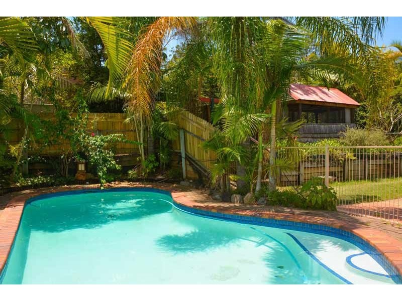 10 Toddington St, Chapel Hill QLD 4069
