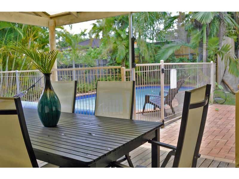 10 Toddington St, Chapel Hill QLD 4069