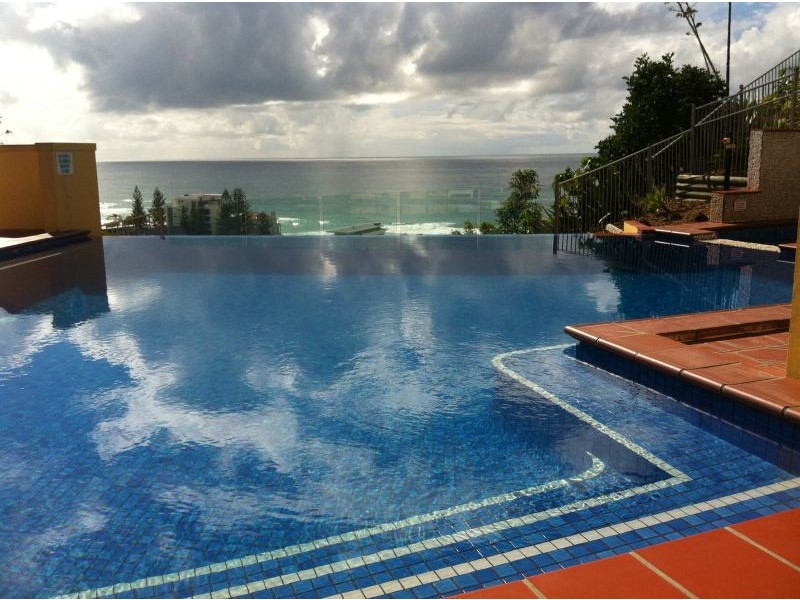 C2/1 Great Hall Drive, Miami QLD 4220