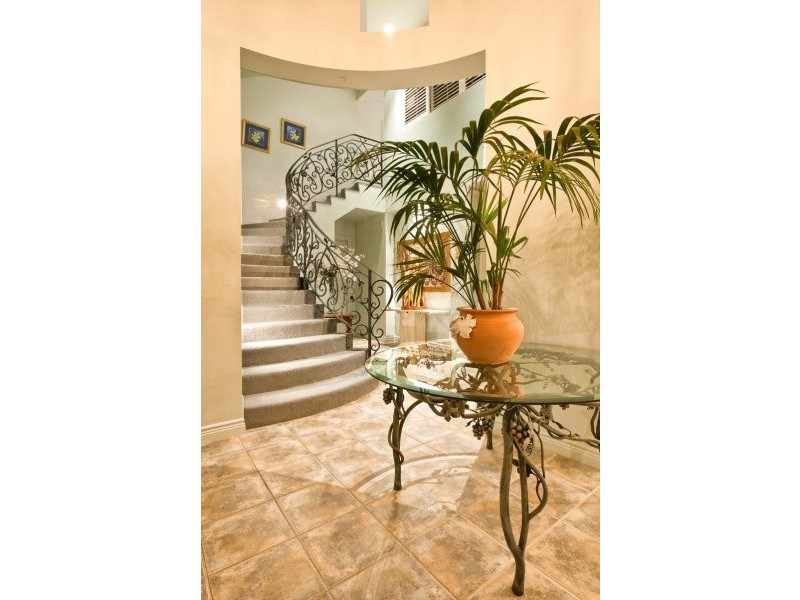 9 Ispley Drive, Broadbeach QLD 4218