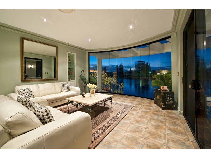 9 Ispley Drive, Broadbeach QLD 4218