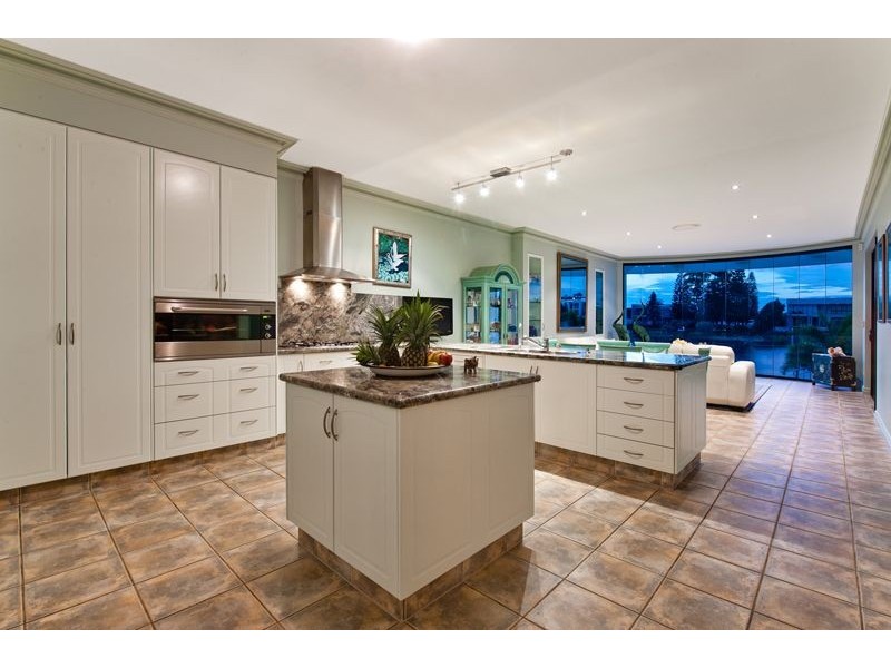 9 Ispley Drive, Broadbeach QLD 4218