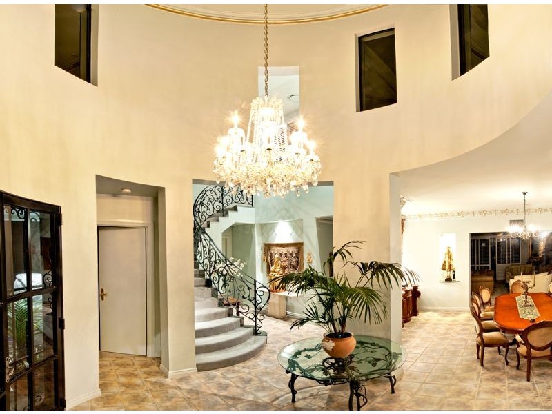 9 Ispley Drive, Broadbeach QLD 4218