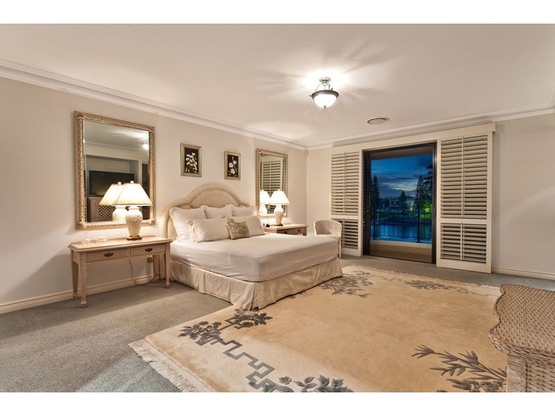 9 Ispley Drive, Broadbeach QLD 4218