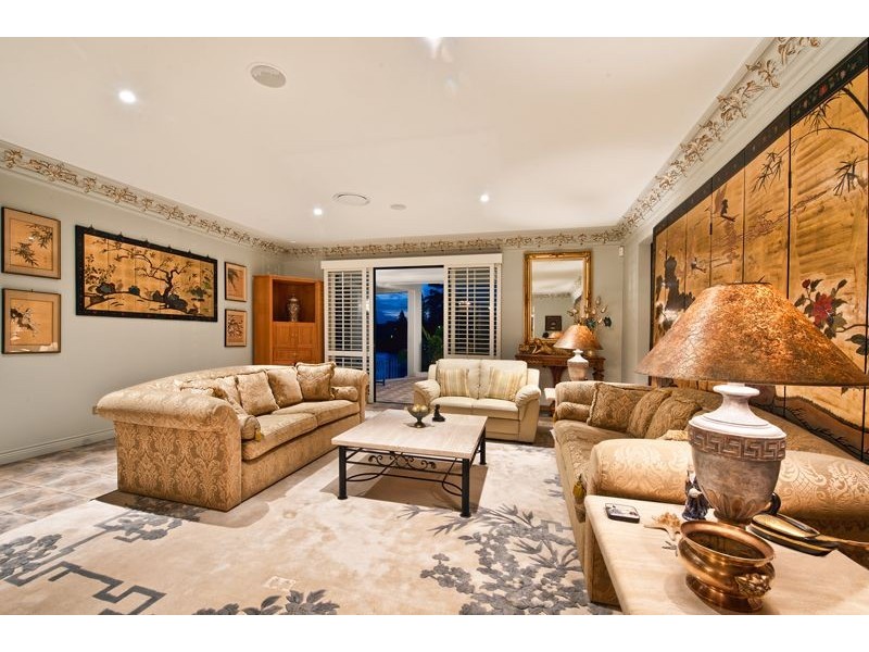 9 Ispley Drive, Broadbeach QLD 4218