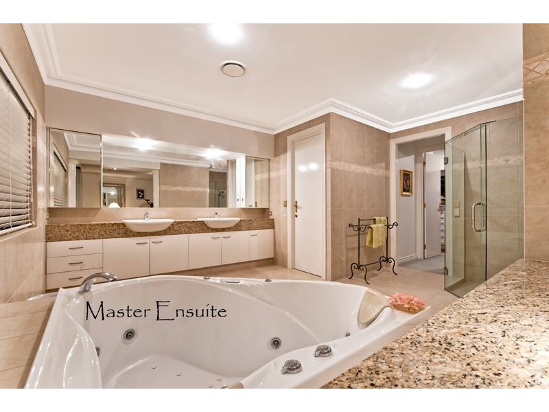 9 Ispley Drive, Broadbeach QLD 4218