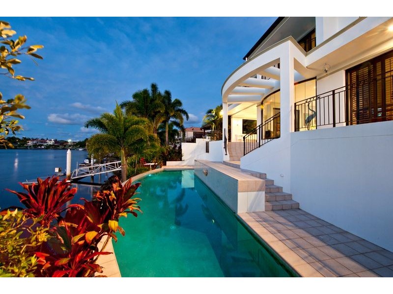 9 Ispley Drive, Broadbeach QLD 4218