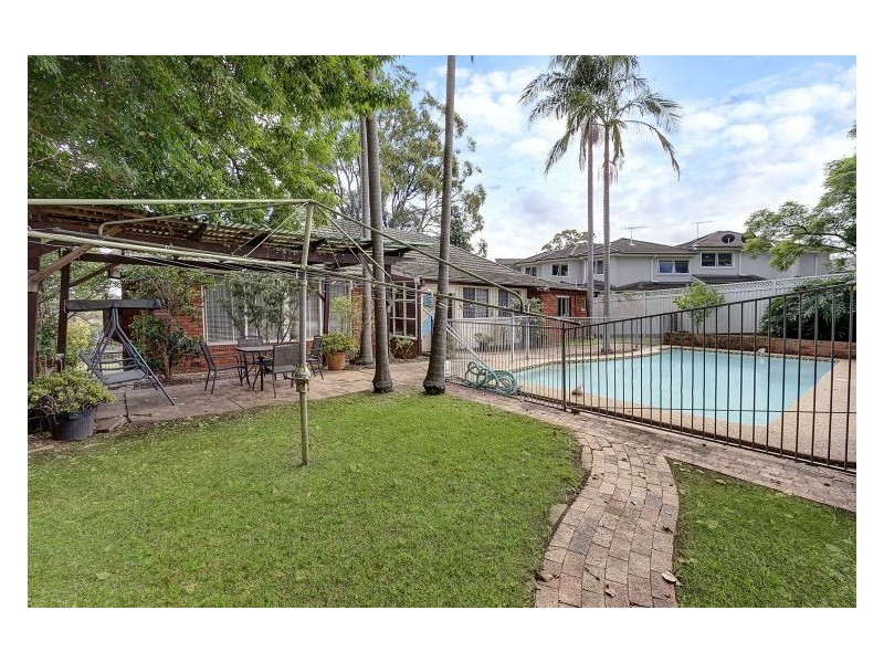 28 Dobson Crescent, Baulkham Hills NSW 2153