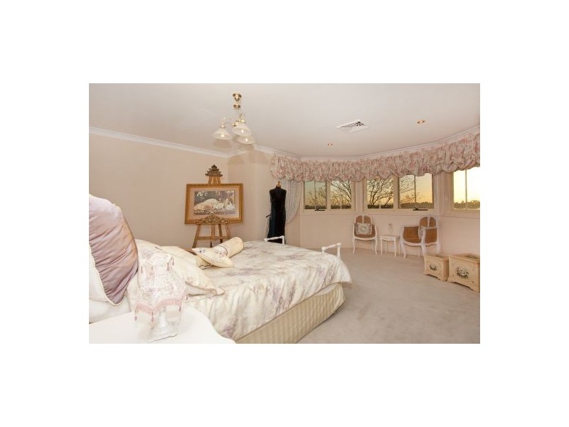 18 Gore Crescent, Bella Vista NSW 2153