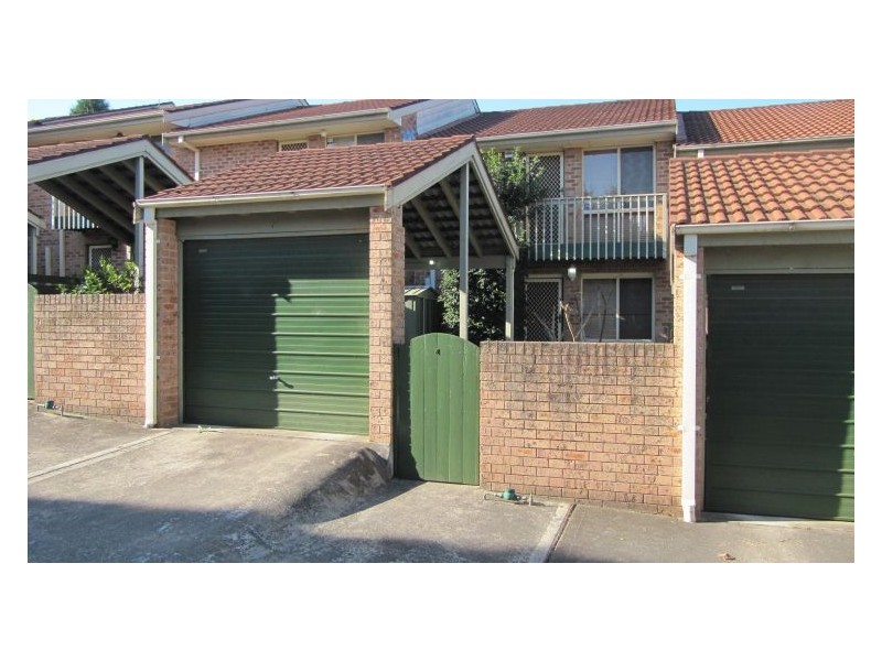 4/2 Canyon Road, Baulkham Hills NSW 2153