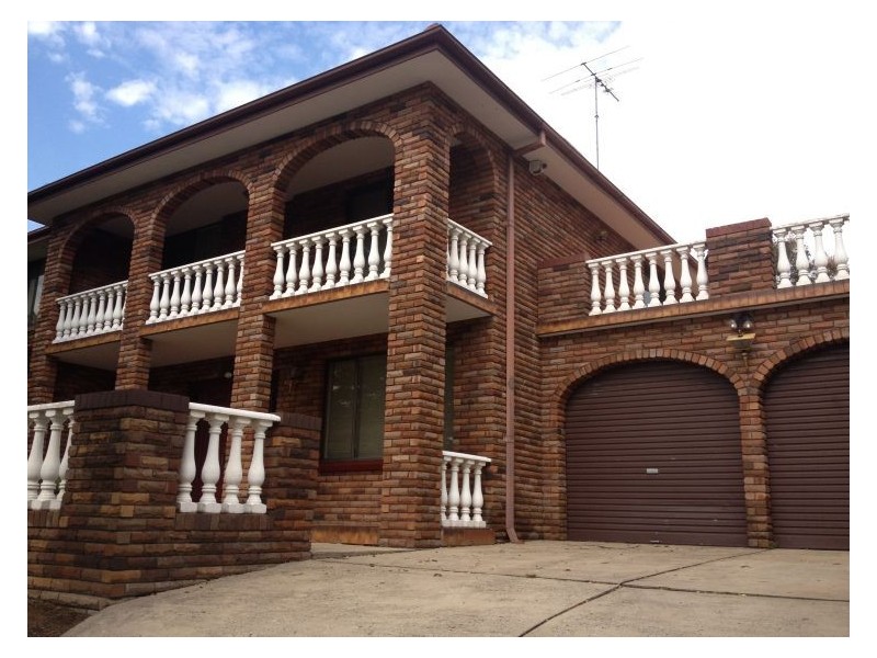 6 Hutchins Crescent, Kings Langley NSW 2147