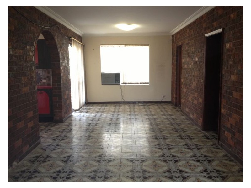 6 Hutchins Crescent, Kings Langley NSW 2147